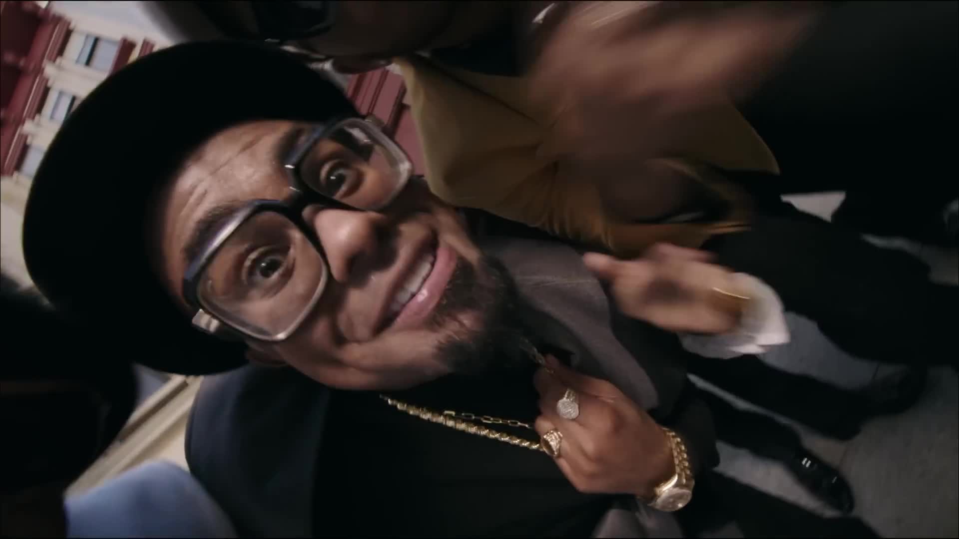 Mark Ronson - Uptown Funk Official Video ft Bruno Mars